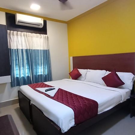 Skyry Hotels Adyar Chennai Exterior foto