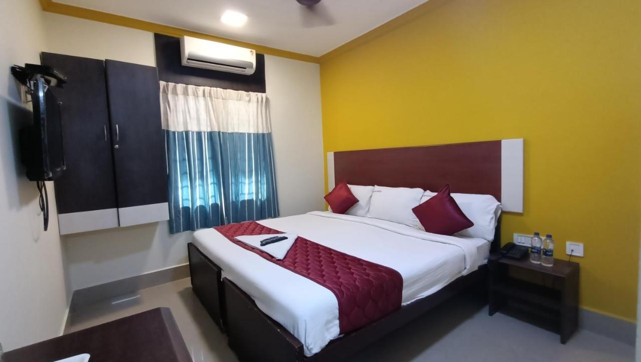 Skyry Hotels Adyar Chennai Exterior foto